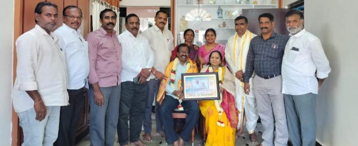 పీఆర్టీయూ ఆధ్వర్యంలో ఉపాధ్యాయురాలికి ఘన సన్మానం