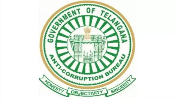 ఏసీబీకి రెడ్ హ్యాండెడ్ గా పట్టుబడ్డ ఏఈఓ