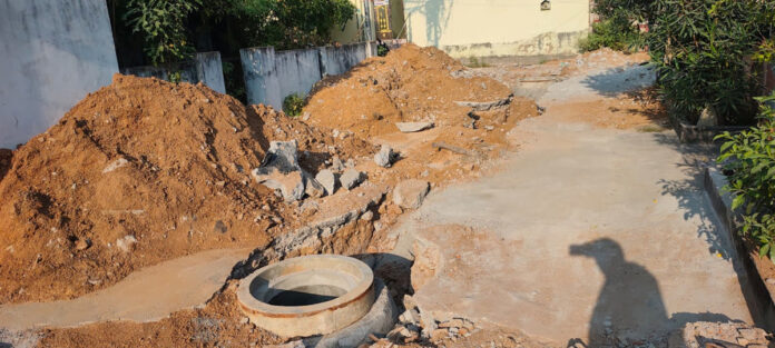 కాంట్రాక్టర్ పై చర్యలు తీసుకోవాలి..