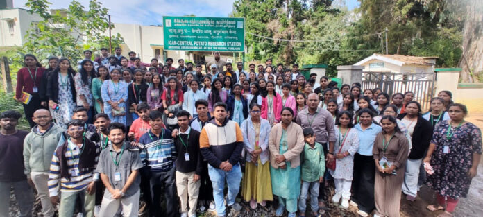 ఊటీ బంగాళదుంప పరిశోధనా కేంద్రాన్ని సందర్శించిన వ్యవసాయ విద్యార్ధులు