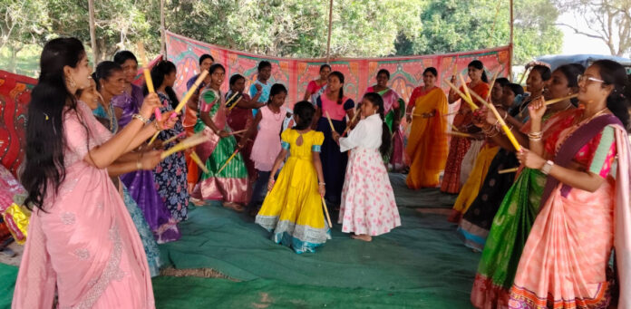 ఆర్యవైశ్యులకు భక్తితోపాటు సేవాగుణం ఉండాలి
