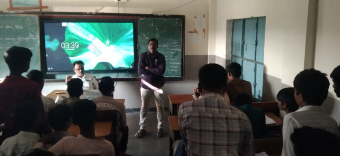 ప్రీ మెట్రిక్ ఉపకార వేతనాలపై అవగాహన..