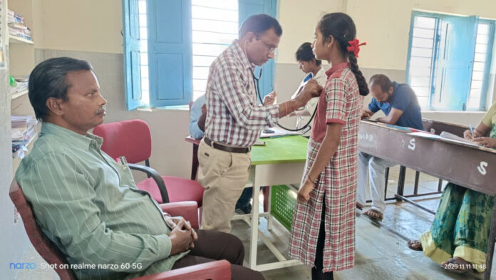 విద్యార్థులకు వైద్య పరీక్షలు, ఆరోగ్య పరిశుభ్రతపై అవగాహన సదస్సు