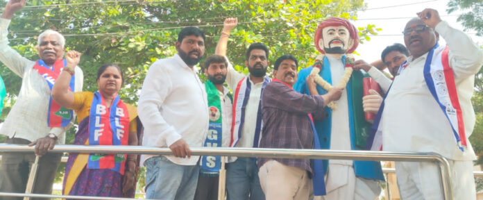 జ్యోతిరావు పూలేకు బీసీ సంఘాల నాయకుల ఘన నివాళులు