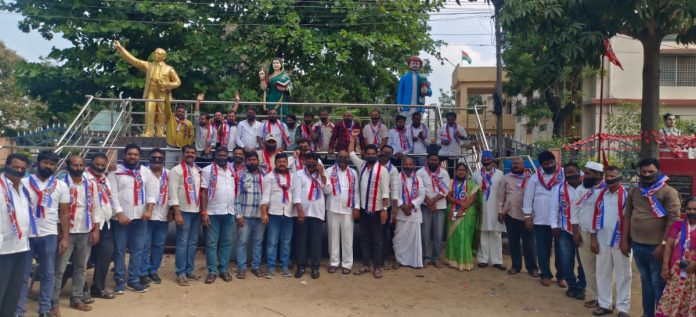 మున్సిపల్ ఆవరణలో బీసీల మౌన దీక్ష