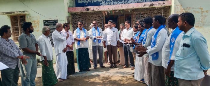 రాజోలి-శాంతినగర్ వరకు బీటీ రోడ్డు వేయాలి: కేవీపీఎస్