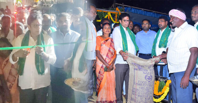 కొనుగోలు కేంద్రాన్ని ప్రారంభించిన