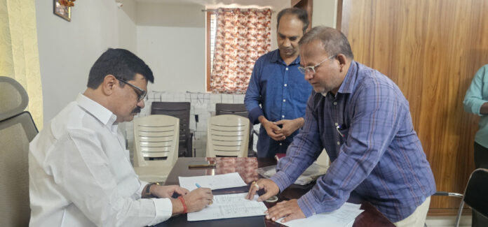 లబ్ధిదారులకు తులం బంగారం ఇవ్వాలి