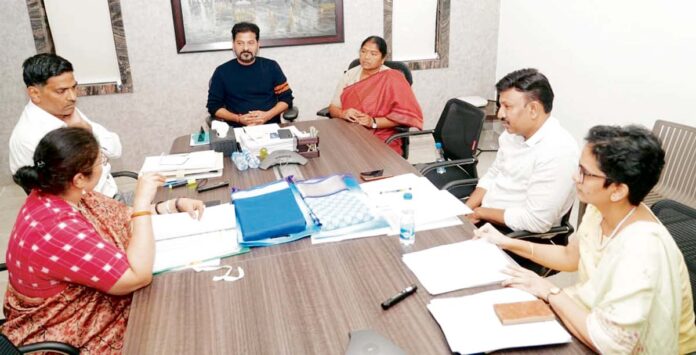 కోటి మంది మహిళలకు ఇందిరమ్మ చీరలు