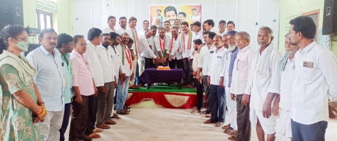 జన్నారంలో సీఎం రేవంత్ రెడ్డి పుట్టినరోజు వేడుకలు..