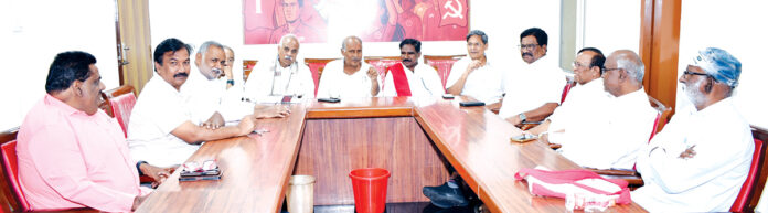 ఒకరిపై ఒకరం పోటీ చేయొద్దు