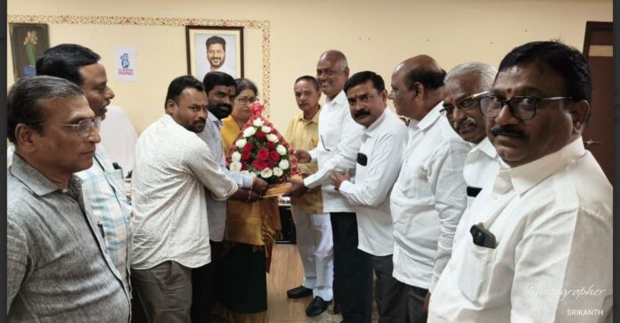 పద్మశాలి కార్యవర్గం కు కమిషనర్ అభినందనలు