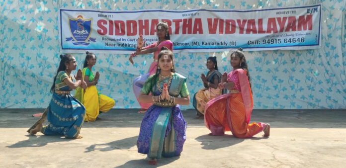 పాఠశాలలలో ఘనంగా బాలల దినోత్సవం..