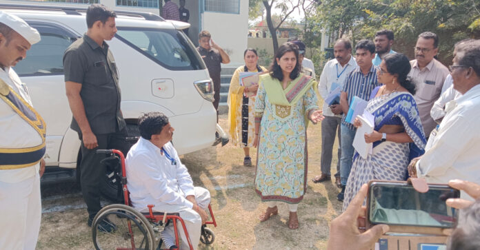 Collector visits nomination centers