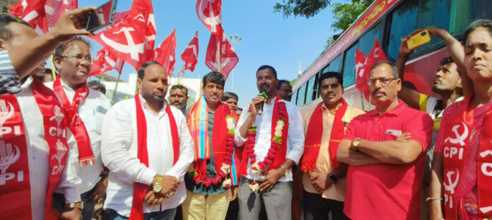 అధికారం లేకపోయినా పేదలకు అండగా కమ్యూనిస్టు పార్టీ