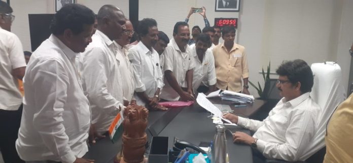 తిమ్మాపురం నిర్వాసితులకు నష్టపరిహారం ఇప్పించాలి