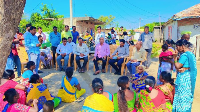 ఇందిరమ్మ ఇంటి నిర్మాణాలు త్వరగా చేపట్టాలి: అడిషనల్ కలెక్టర్ మదన్మోహన్