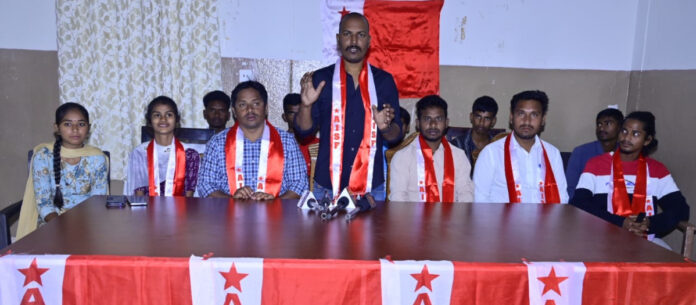 తెలంగాణ యూనివర్సిటీ అధికారులపై కోర్టు ధిక్కారణ కేసు వేస్తాం