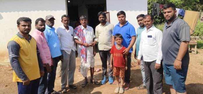 మృతురాలి కుటుంబానికి ఉప్పల ట్రస్ట్ ఆధ్వర్యంలో పరామర్శ..