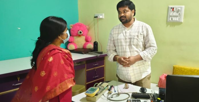 ప్రయివేట్ క్లీనిక్ లను ఆకస్మిక తనిఖీ చేసిన డీఎంహెచ్ఓ