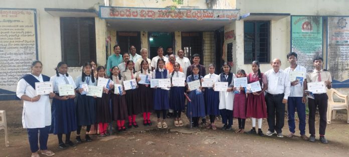 విద్యార్థులకు వ్యాచారచన, ఉపన్యాస పోటీలు