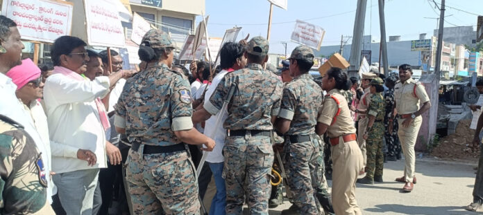 అభివృద్ధి కుంటుపడింది..