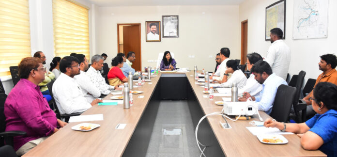 అభివృద్ధి పనులు త్వరితగతిన పూర్తి చేయాలి