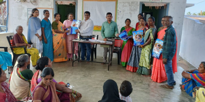 ఇందిరా మహిళా శక్తి చీరల పంపిణీ