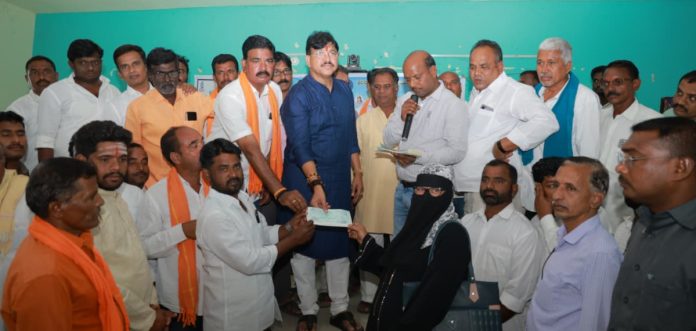 కళ్యాణ లక్ష్మి, షాది ముబారక్ చెక్కుల పంపిణీ