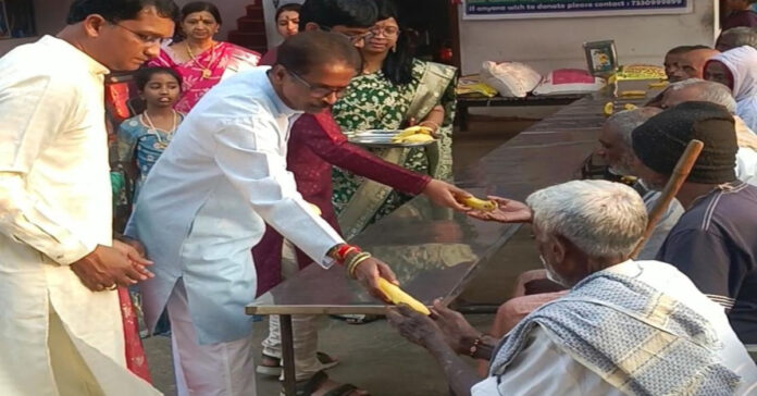 అనాధ వృద్దాశ్రమానికి వంట సామాగ్రి అందజేత