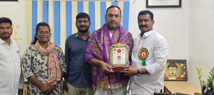 గ్రంథాలయ పుస్తకాల కోరకు విరాళం