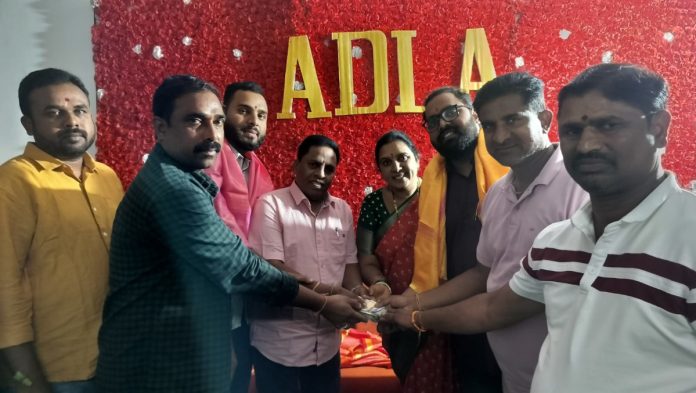 ఆలయానికి విరాళం అందజేత