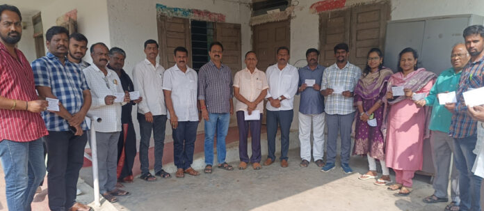Employees of the District Roads and Buildings Department join TNGOs