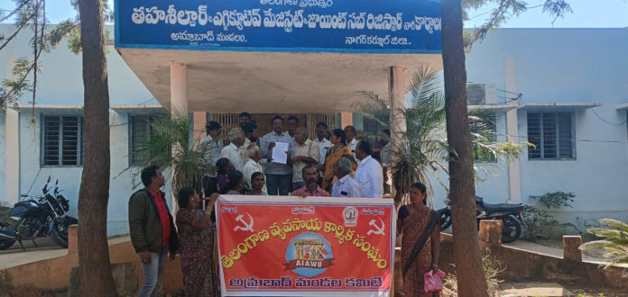 ఉపాధి హామీ కూలీలకు ఏడాదికి రూ.12 వేలు ఇవ్వాలి