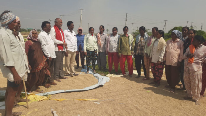 సకాలంలో రైతు భరోసా లేదు-నేటికీ వడ్ల బోనసు రాలేదు