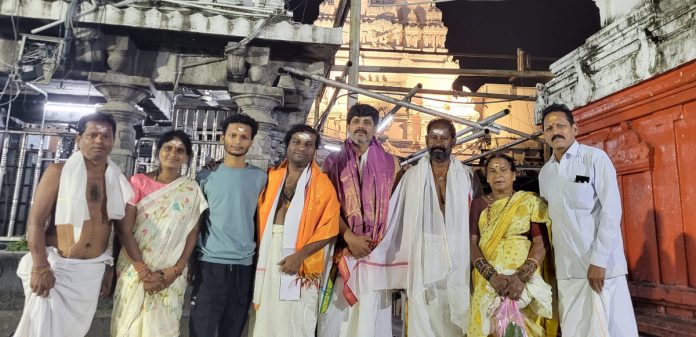 రాజన్న క్షేత్రంలో సినీ నటుల మొక్కులు..