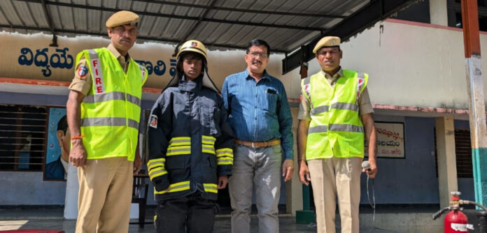 కోలనుపాక జెడ్పీ హైస్కూల్లో అగ్నిమాపక భద్రత అవగాహన