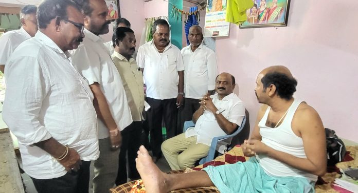 ప్రమాద బాధితులను పరామర్శించిన మాజీ ఎమ్మెల్యే చల్లా ధర్మారెడ్డి