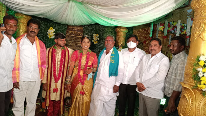 వివాహ వేడుకలో పాల్గొన్న మాజీ ఎమ్మెల్యే