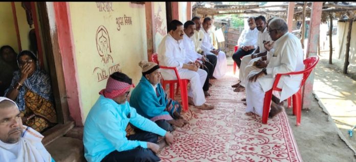 బాధిత కుటుంబానికి మాజీ ఎమ్మెల్యే పరామర్శ