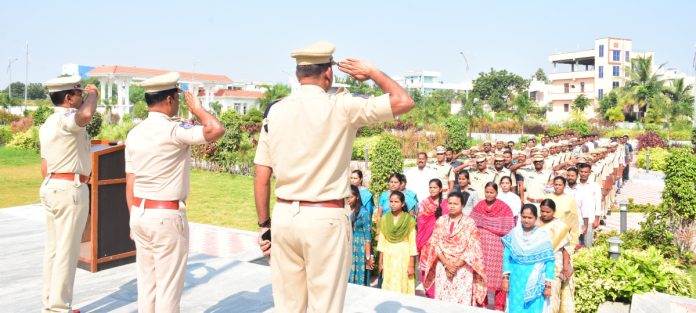 స్వాతంత్ర్యం కోసం నినదించిన జాతీయ గీతానికి గద్వాల్ పోలీసుల కృతజ్ఞత