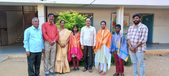 రాష్ట్రస్థాయి వ్యాసరచన పోటీలలో గణపురం విద్యార్థులు తృతియ స్థానం