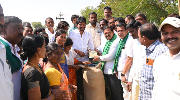 ధాన్యం కొనుగోలు కేంద్రాలు ప్రారంభం