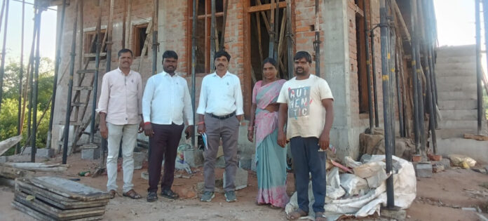 ఇండ్ల నిర్మాణాలు త్వరితగతిన పూర్తి చేయాలి..