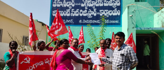 గుడిసె వాసులకు ఇండ్ల పట్టాలిచ్చి ఇందిరమ్మ ఇండ్లు ఇవ్వాలి