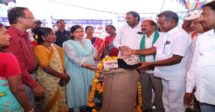 ధాన్యం కొనుగోలు కేంద్రాలను సద్వినియోగం చేసుకోవాలి