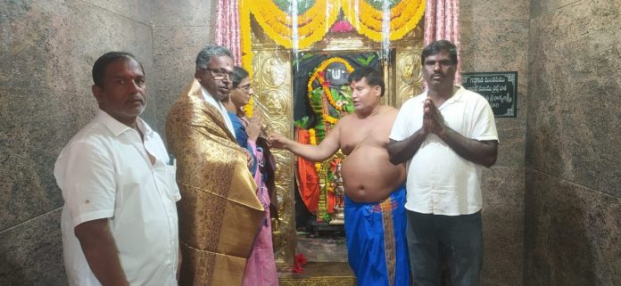 అభయుడి సన్నిధిలో అదనపు కలెక్టర్ ప్రత్యేక పూజలు..