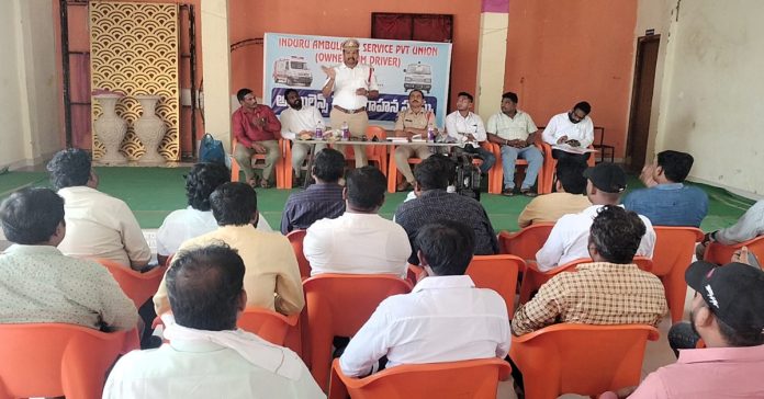 వాహనాదారులు తప్పనిసరిగా రోడ్డు నియమాలు పాటించాలి