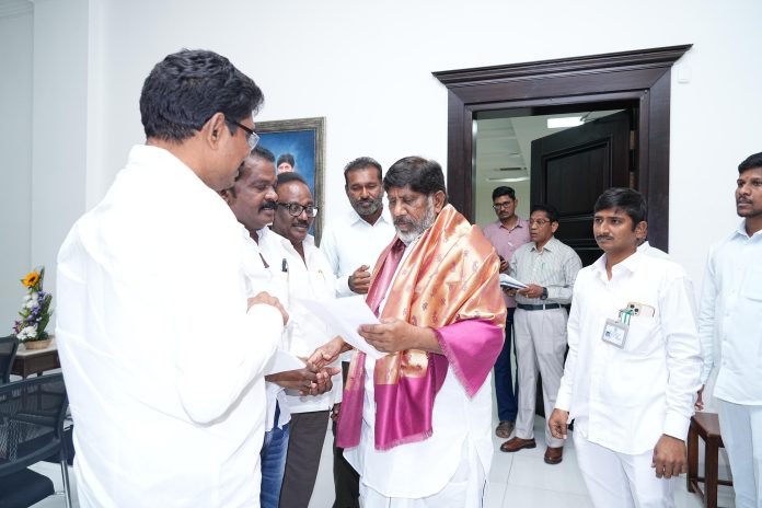 డేంజర్ జోన్లోన్న ఇండ్లను సేకరించాలి