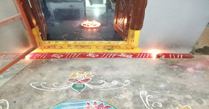 ఘనంగా కార్తీక పౌర్ణమి దీపాల వెలిగింపు